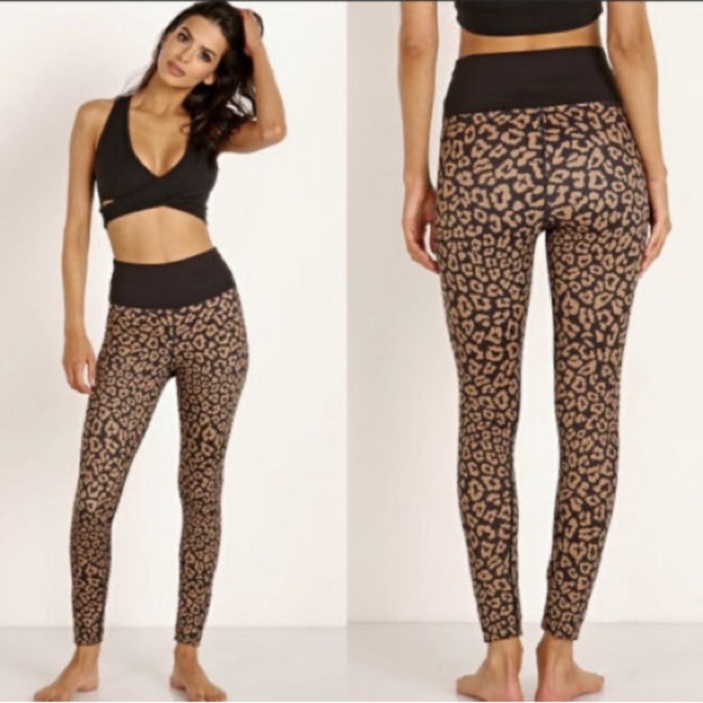 Beach Riot leopard legging